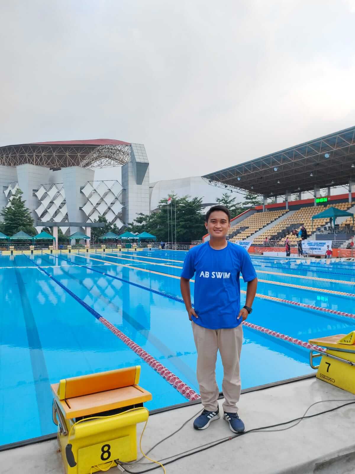 pelatih bangkit swimming club